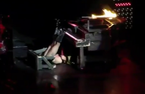 VIDEO: Vezi ce cazatura a luat Lady Gaga in timpul celui mai recent concert
